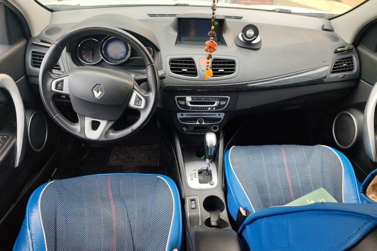 Used Renault Fluence 2015 2.0L Fashion Edition Center Console