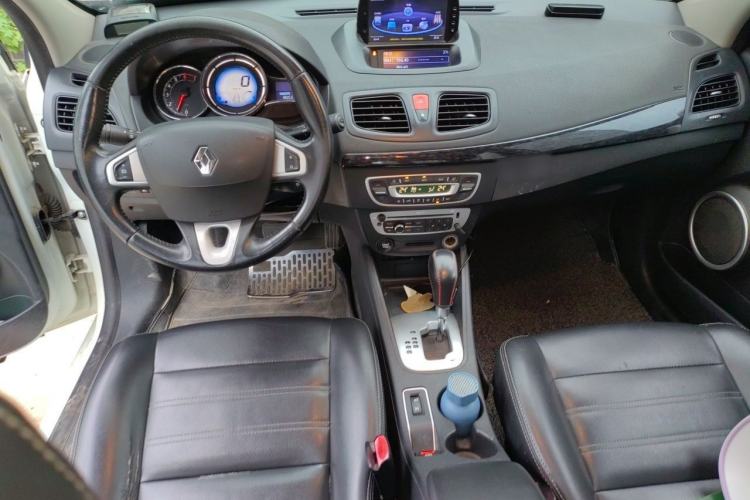 Used Renault Fluence 2015 2.0L Fashion Edition Center Console