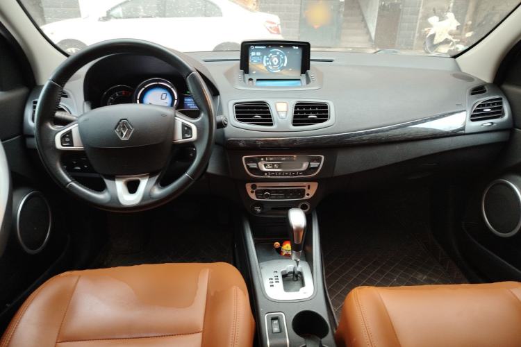 Used Renault Fluence 2015 2.0L Standard Edition Center Console