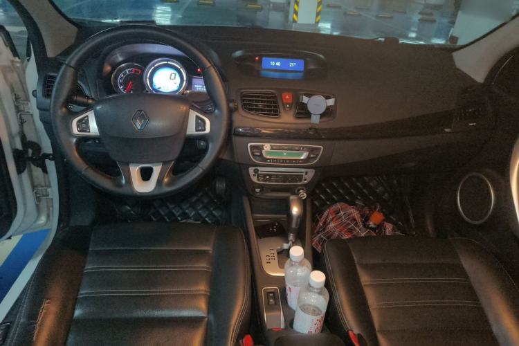 Used Renault Fluence 2015 2.0L Fashion Edition Center Console