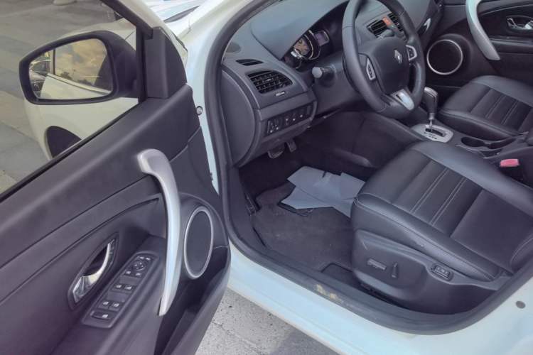 Used Renault Fluence 2015 2.0L Fashion Edition Driver Seat