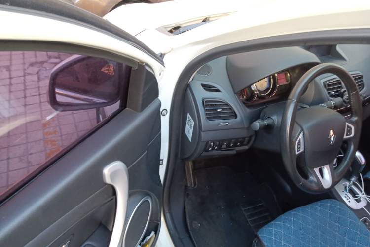 Used Renault Fluence 2015 2.0L Fashion Edition Driver Seat