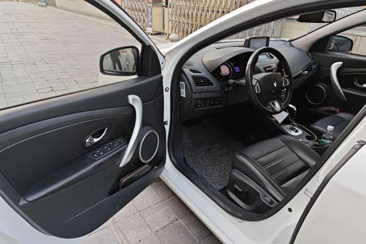 Used Renault Fluence 2015 2.0L Fashion Edition Driver Seat