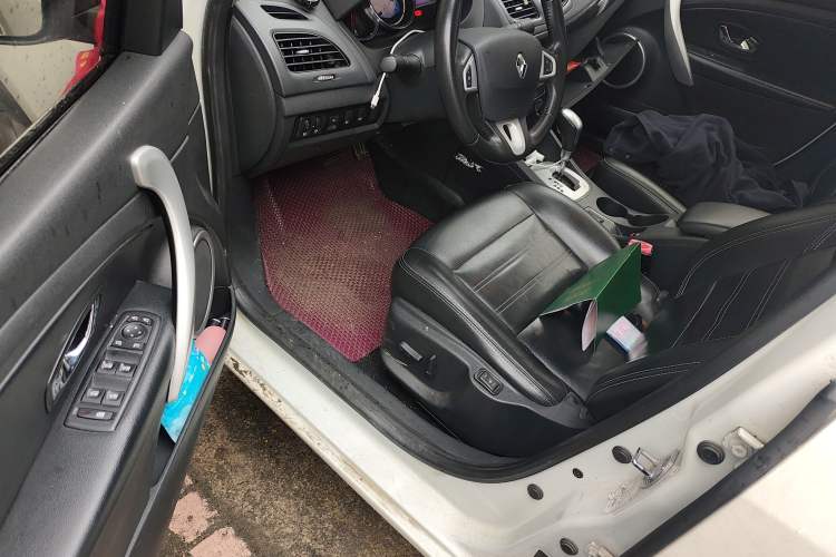 Used Renault Fluence 2015 2.0L Fashion Edition Driver Seat