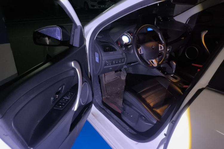 Used Renault Fluence 2015 2.0L Fashion Edition Driver Seat