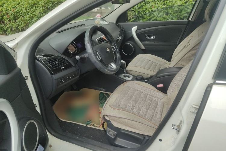 Used Renault Fluence 2015 2.0L Standard Edition Driver Seat