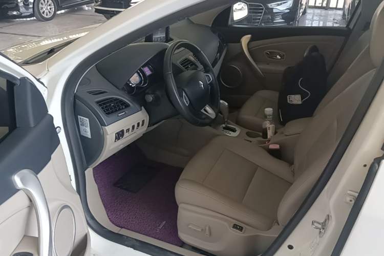 Used Renault Fluence 2015 2.0L Fashion Edition Driver Seat