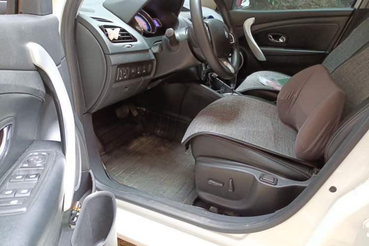 Used Renault Fluence 2015 2.0L Fashion Edition Driver Seat