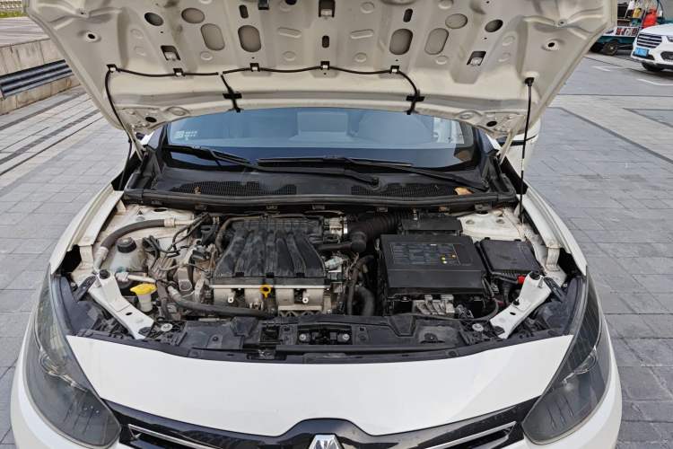 Used Renault Fluence 2015 2.0L Fashion Edition Engine Bay
