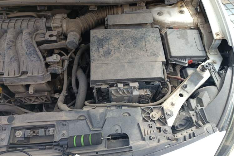 Used Renault Fluence 2015 2.0L Fashion Edition Engine Bay Left