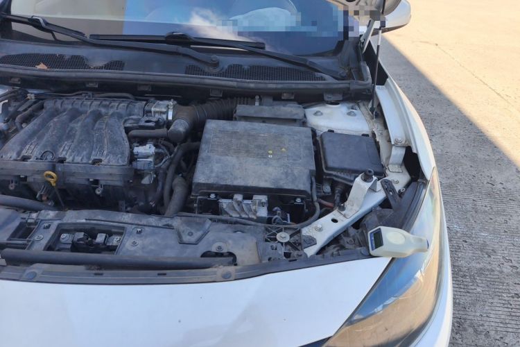 Used Renault Fluence 2015 2.0L Fashion Edition Engine Bay Left