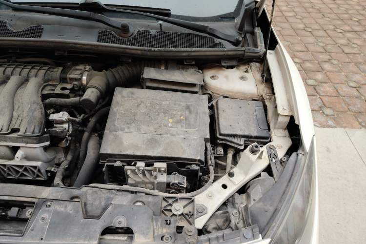 Used Renault Fluence 2015 2.0L Standard Edition Engine Bay Left