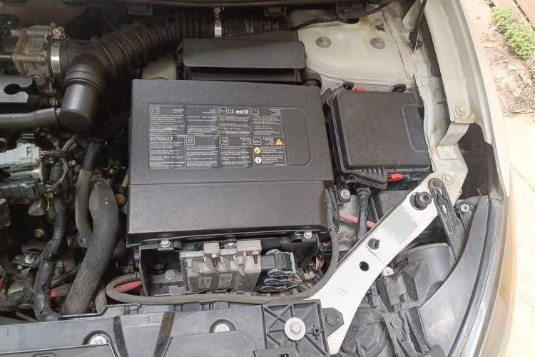 Used Renault Fluence 2015 2.0L Fashion Edition Engine Bay Left