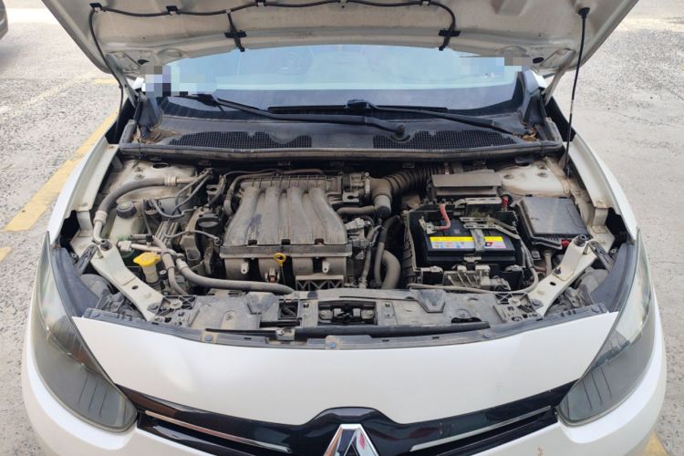 Used Renault Fluence 2015 2.0L Fashion Edition Engine Bay