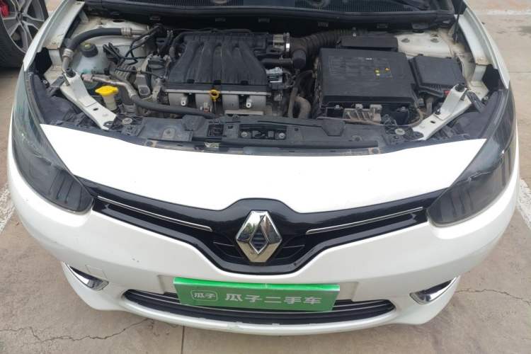 Used Renault Fluence 2015 2.0L Fashion Edition Engine Bay