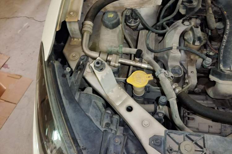 Used Renault Fluence 2015 2.0L Fashion Edition Engine Bay Right