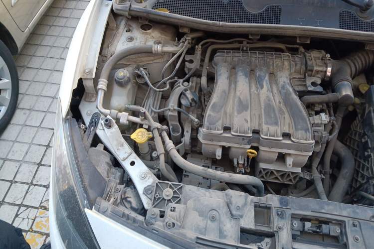 Used Renault Fluence 2015 2.0L Fashion Edition Engine Bay Right