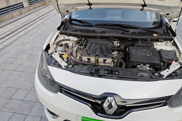 Used Renault Fluence 2015 2.0L Fashion Edition Engine Bay Right