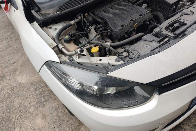 Used Renault Fluence 2015 2.0L Fashion Edition Engine Bay Right