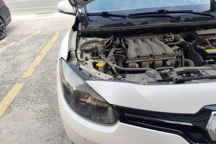 Used Renault Fluence 2015 2.0L Fashion Edition Engine Bay Right