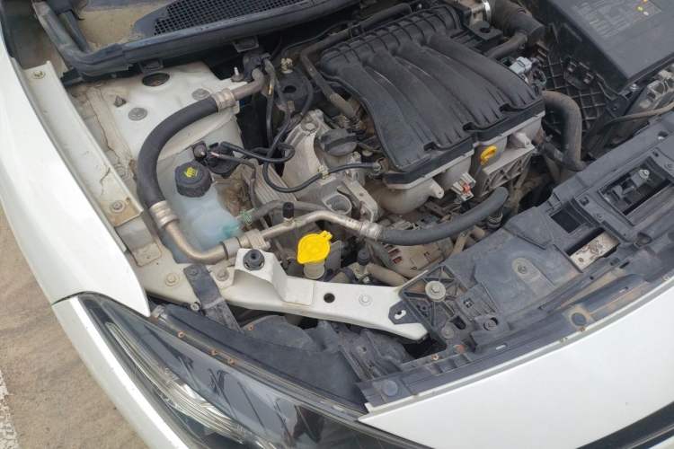 Used Renault Fluence 2015 2.0L Fashion Edition Engine Bay Right