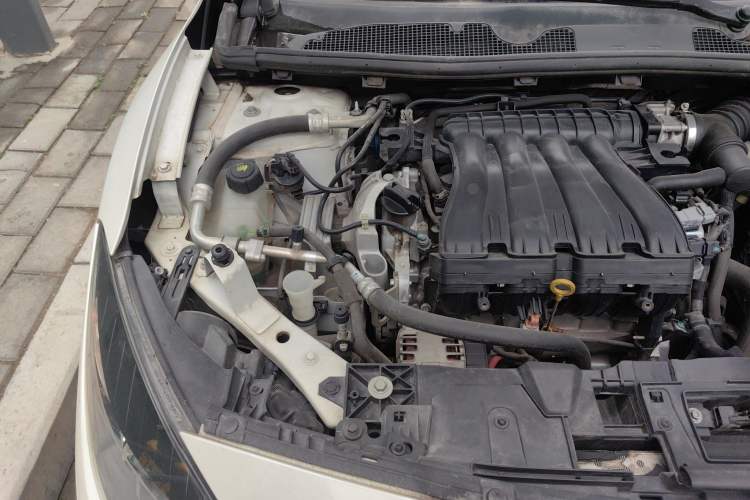 Used Renault Fluence 2015 2.0L Fashion Edition Engine Bay Right