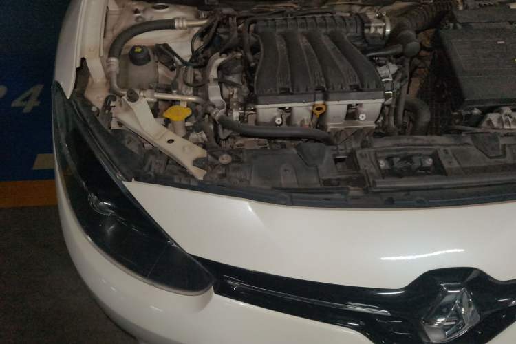 Used Renault Fluence 2015 2.0L Fashion Edition Engine Bay Right