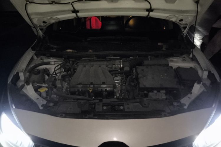 Used Renault Fluence 2015 2.0L Fashion Edition Engine Bay