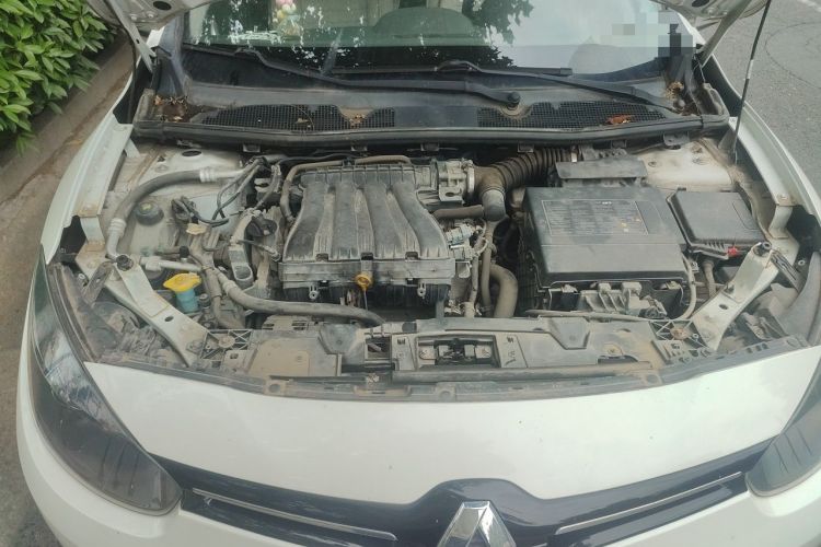 Used Renault Fluence 2015 2.0L Standard Edition Engine Bay