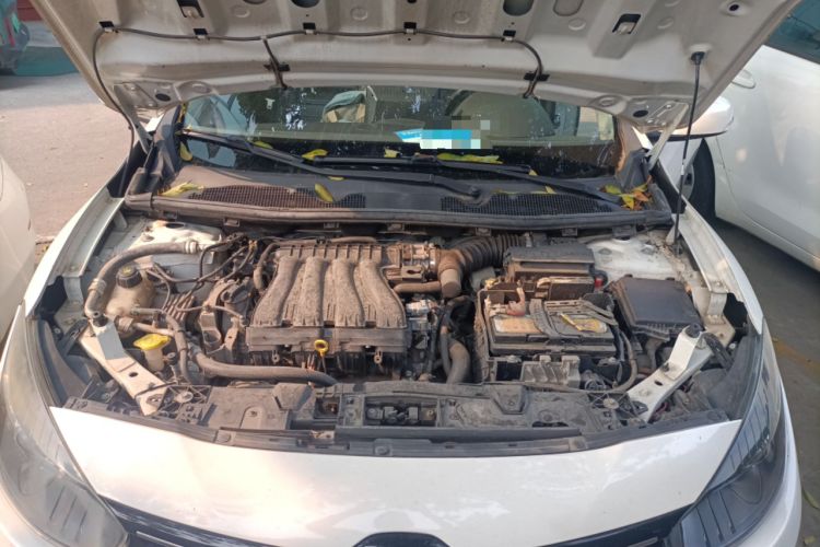 Used Renault Fluence 2015 2.0L Fashion Edition Engine Bay