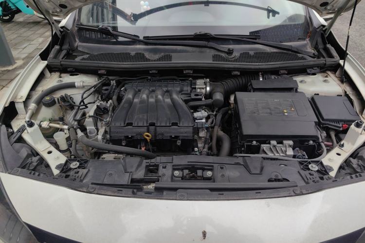 Used Renault Fluence 2015 2.0L Fashion Edition Engine Bay