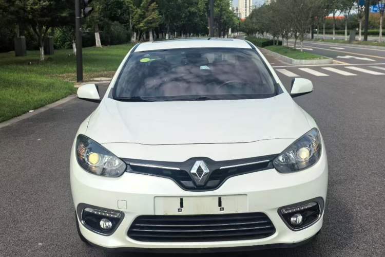 Used Renault Fluence 2015 2.0L Fashion Edition Exterior 1