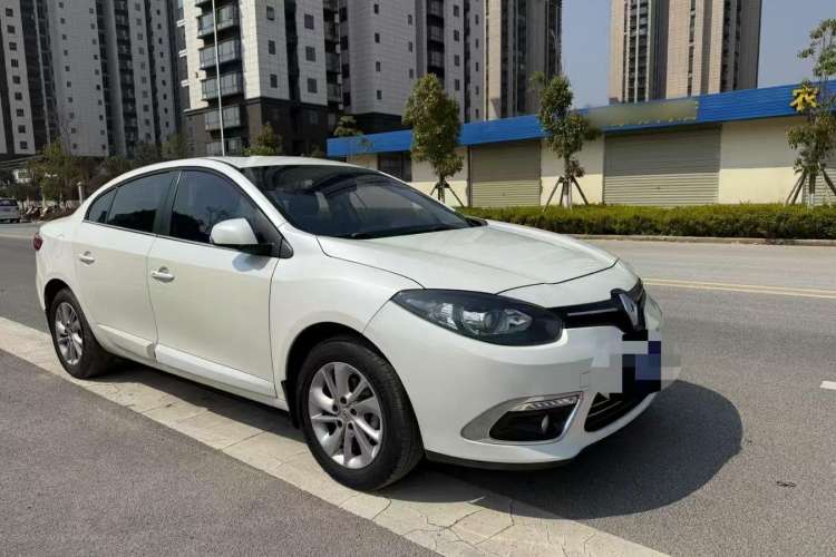 Used Renault Fluence 2015 2.0L Fashion Edition Exterior 2