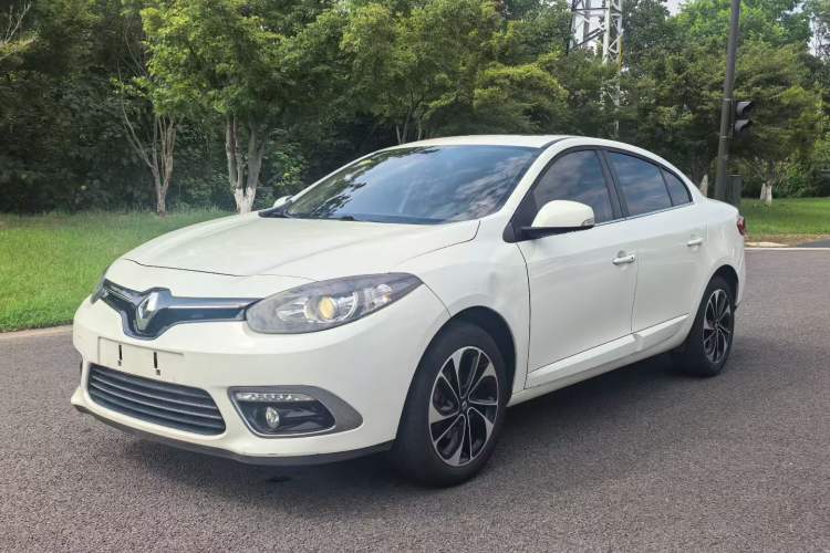 Used Renault Fluence 2015 2.0L Fashion Edition Exterior 2