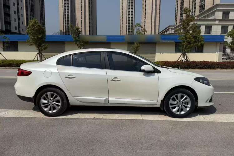 Used Renault Fluence 2015 2.0L Fashion Edition Exterior 3