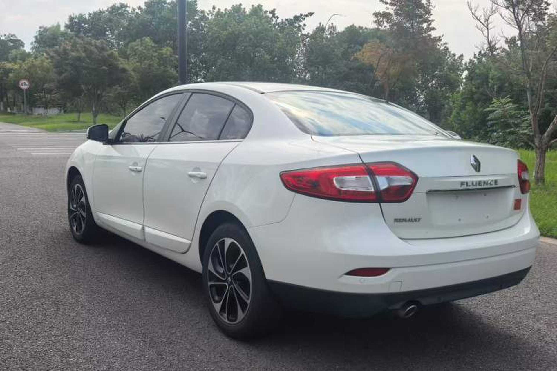 Used Renault Fluence 2015 2.0L Fashion Edition Exterior 3