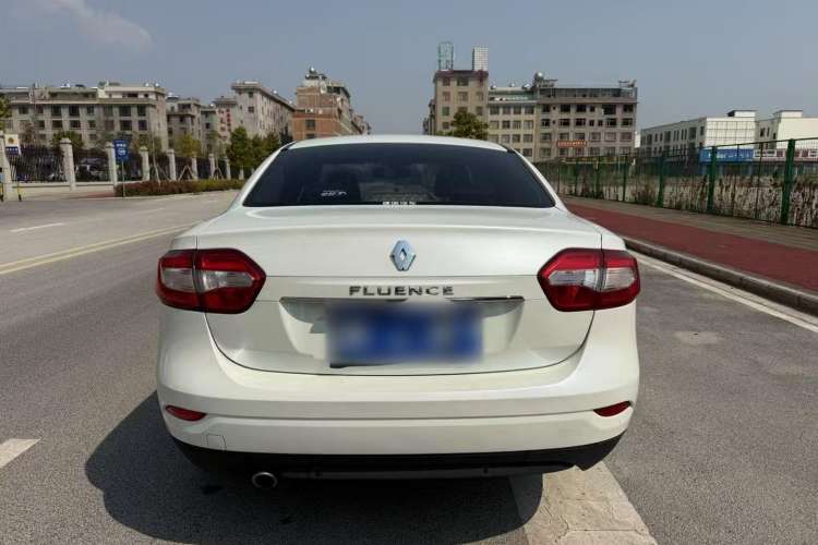 Used Renault Fluence 2015 2.0L Fashion Edition Exterior 4