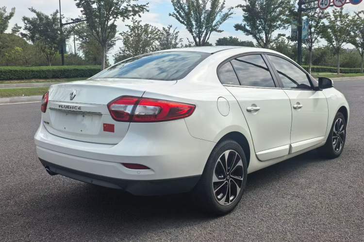 Used Renault Fluence 2015 2.0L Fashion Edition Exterior 4