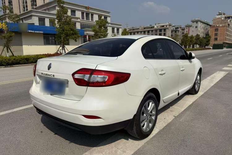Used Renault Fluence 2015 2.0L Fashion Edition Exterior 5