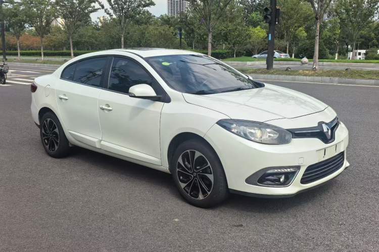 Used Renault Fluence 2015 2.0L Fashion Edition Exterior 5