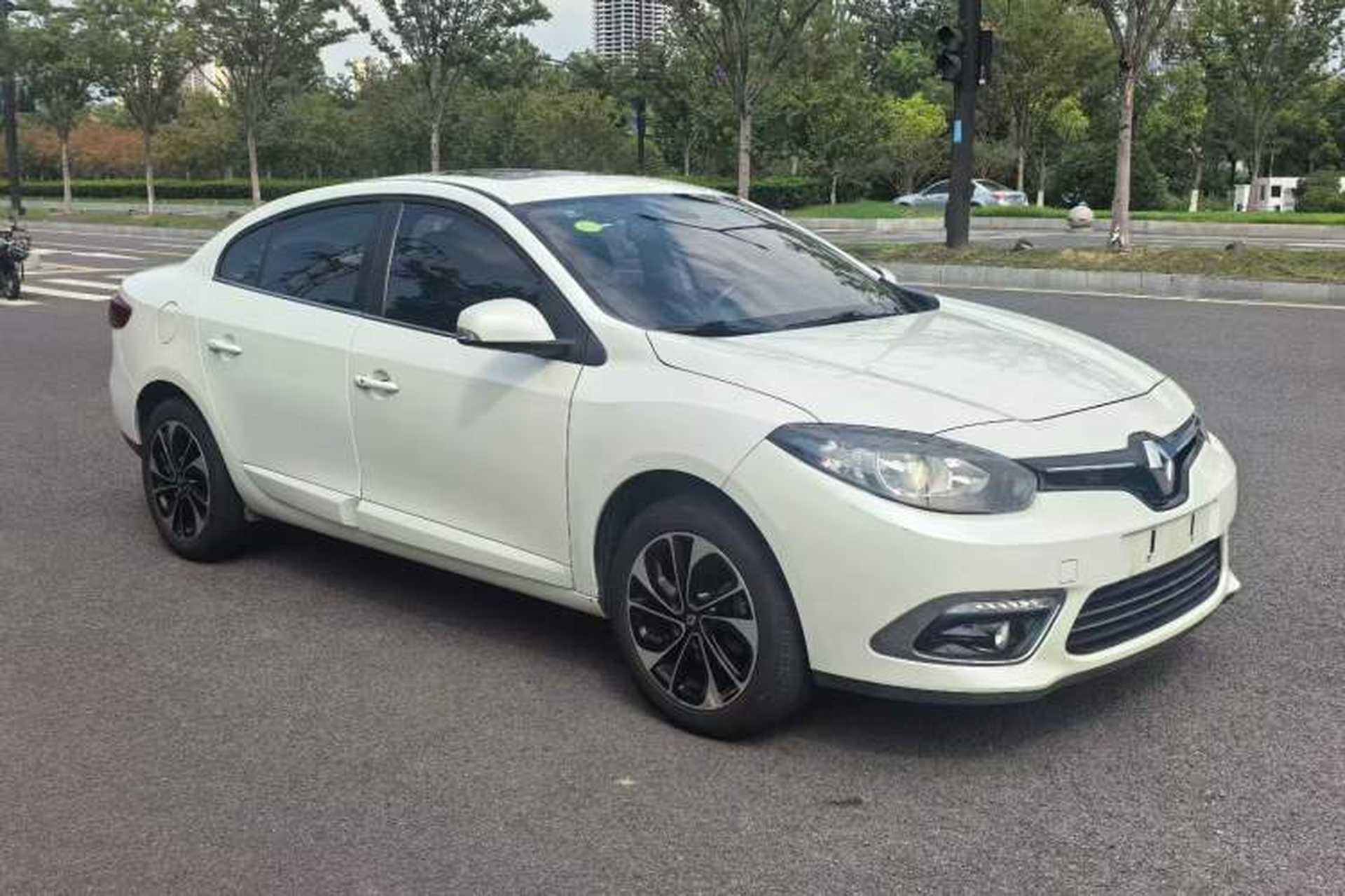 Used Renault Fluence 2015 2.0L Fashion Edition Exterior 5