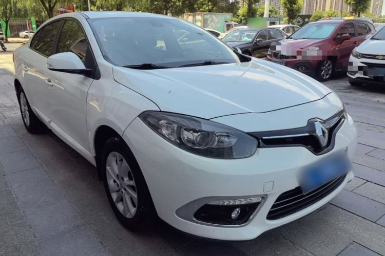 Used Renault Fluence 2015 2.0L Fashion Edition Front Right 45 Deg