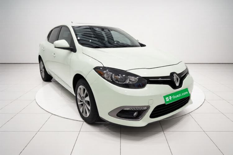 Used Renault Fluence 2015 2.0L Fashion Edition Front Right 45 Deg