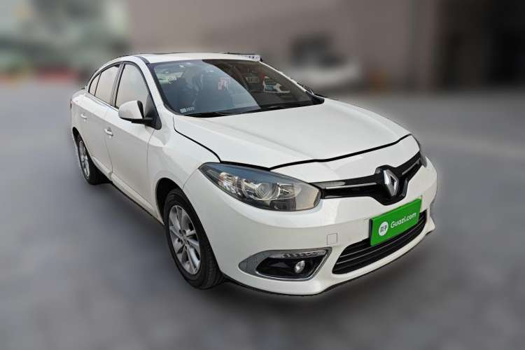 Used Renault Fluence 2015 2.0L Fashion Edition Front Right 45 Deg