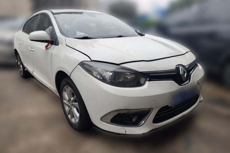 Used Renault Fluence 2015 2.0L Fashion Edition Front Right 45 Deg