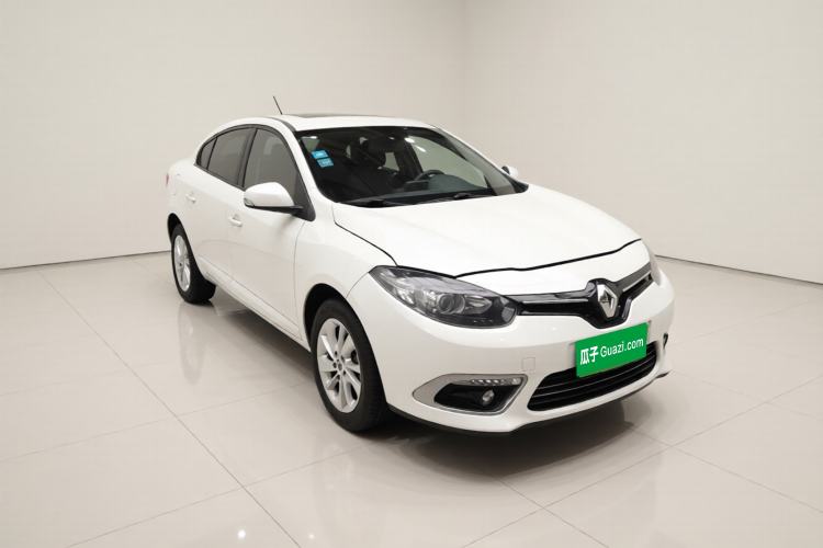 Used Renault Fluence 2015 2.0L Fashion Edition Front Right 45 Deg