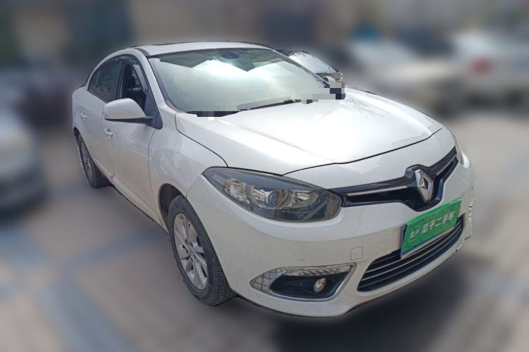 Used Renault Fluence 2015 2.0L Fashion Edition Front Right 45 Deg
