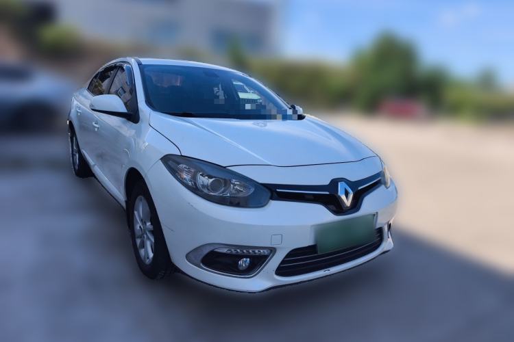 Used Renault Fluence 2015 2.0L Fashion Edition Front Right 45 Deg