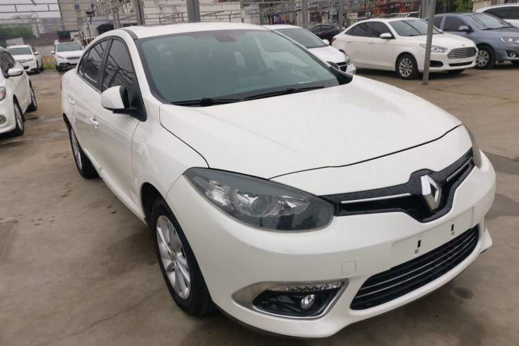 Used Renault Fluence 2015 2.0L Fashion Edition Front Right 45 Deg
