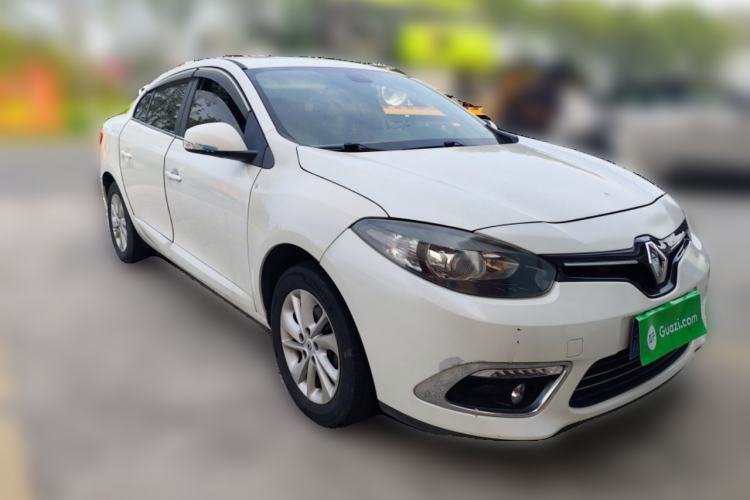 Used Renault Fluence 2015 2.0L Fashion Edition Front Right 45 Deg